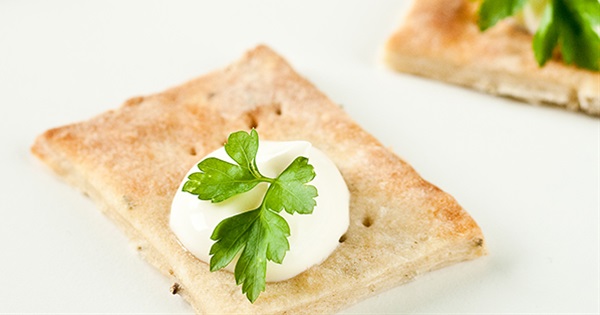 Rosemary Crackers With Garlic Sour-Cream Dip