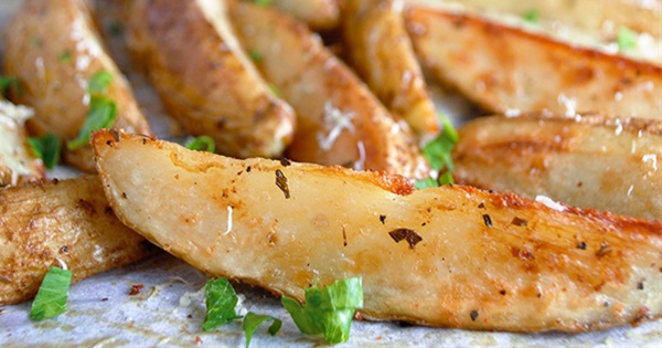 Garlic Parmesan Potato Wedges with Dipping Sauce