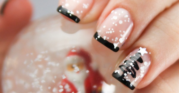 15 Stunning Christmas Nail Designs