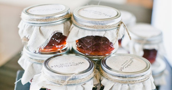 16 Edible Wedding Favors That Your Guests Would Actually Enjoy